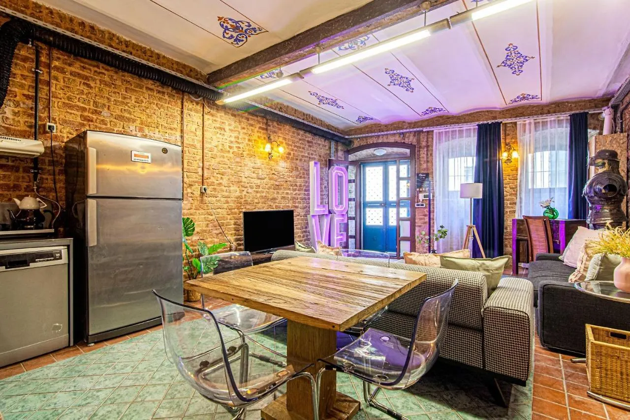 Апартаменты Centrally Located Historical Flat In Beyoglu Стамбул