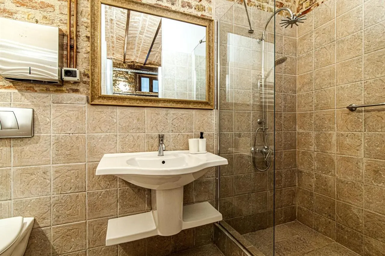 Апартаменты Centrally Located Historical Flat In Beyoglu Стамбул