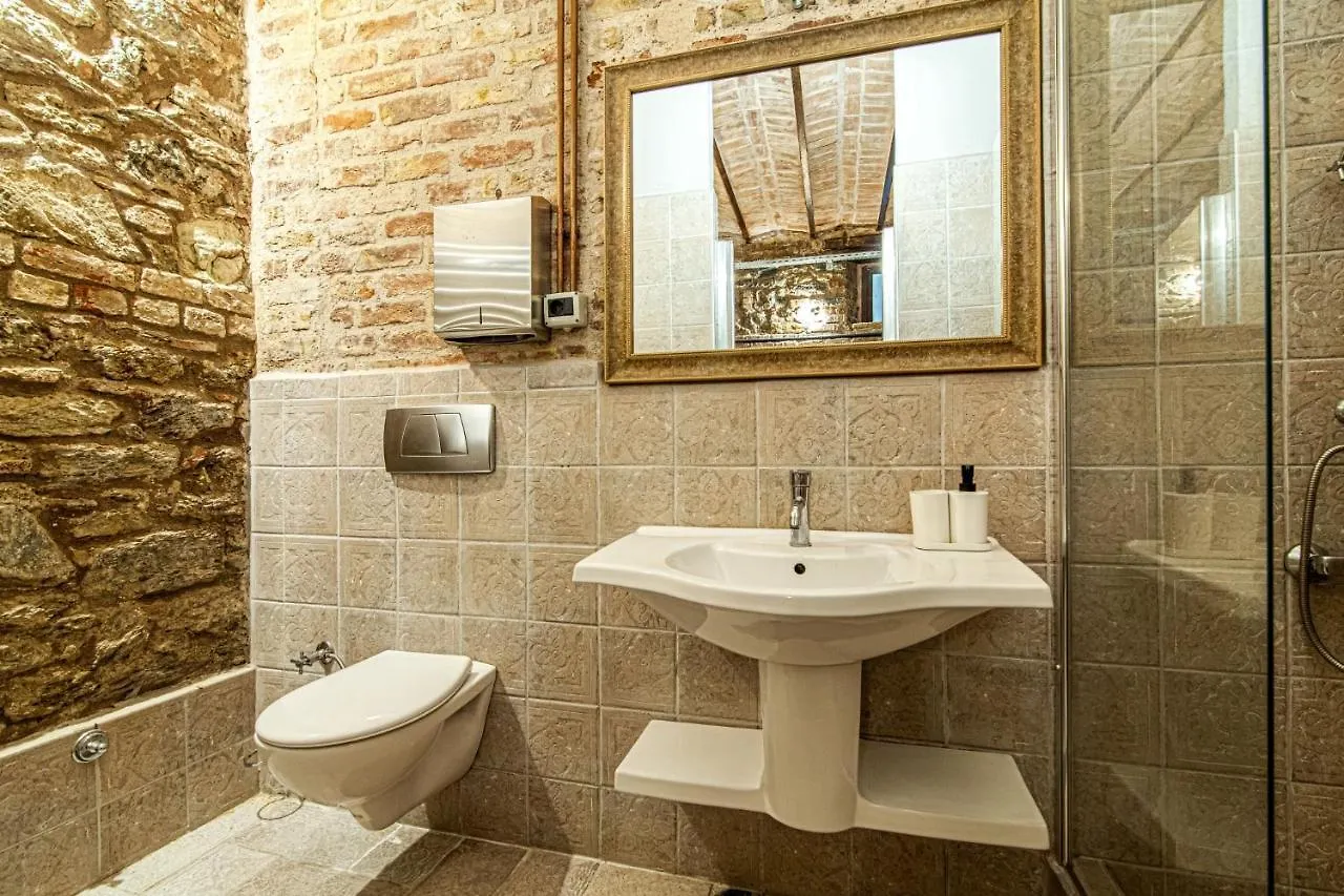 Апартаменты Centrally Located Historical Flat In Beyoglu Стамбул Турция