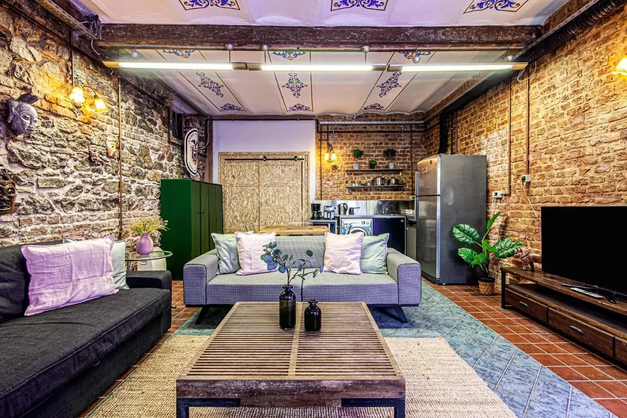 이스탄불 Centrally Located Historical Flat In Beyoglu 아파트 터키